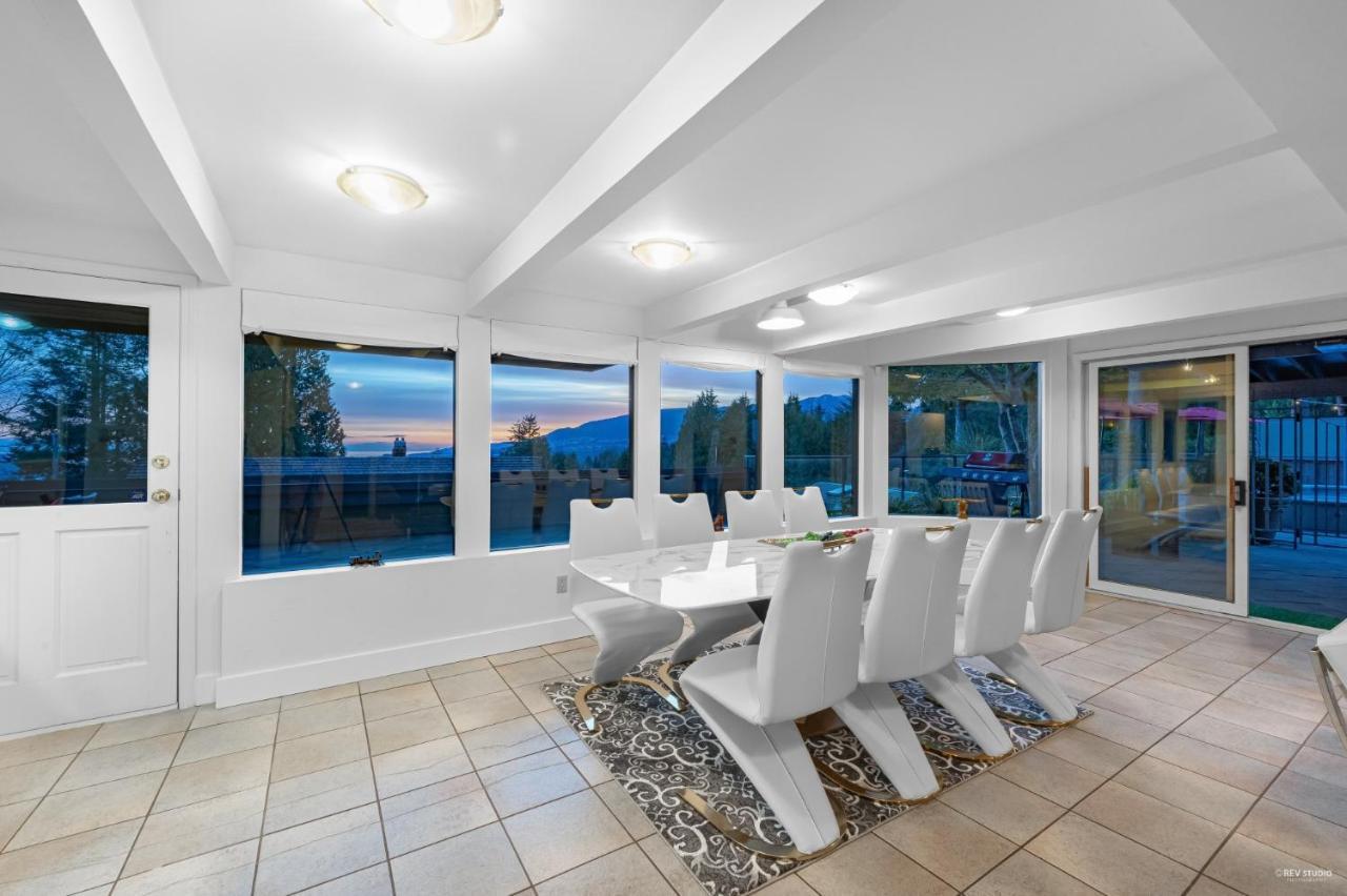 Seymour Private Bedroom, Ensuite Bathroom With Shared Pool, Hot Tub With Views Норт-Ванкувер Екстер'єр фото