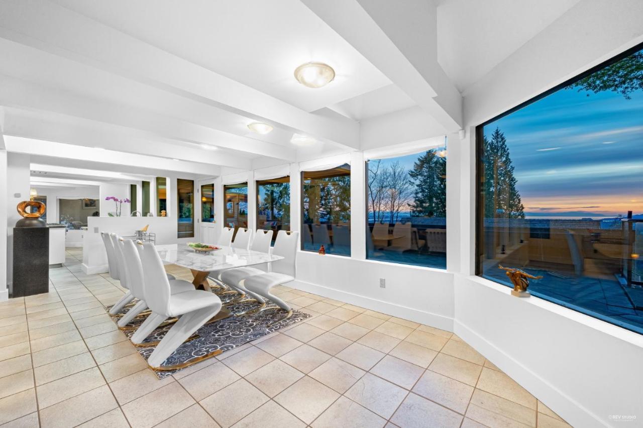Seymour Private Bedroom, Ensuite Bathroom With Shared Pool, Hot Tub With Views Норт-Ванкувер Екстер'єр фото