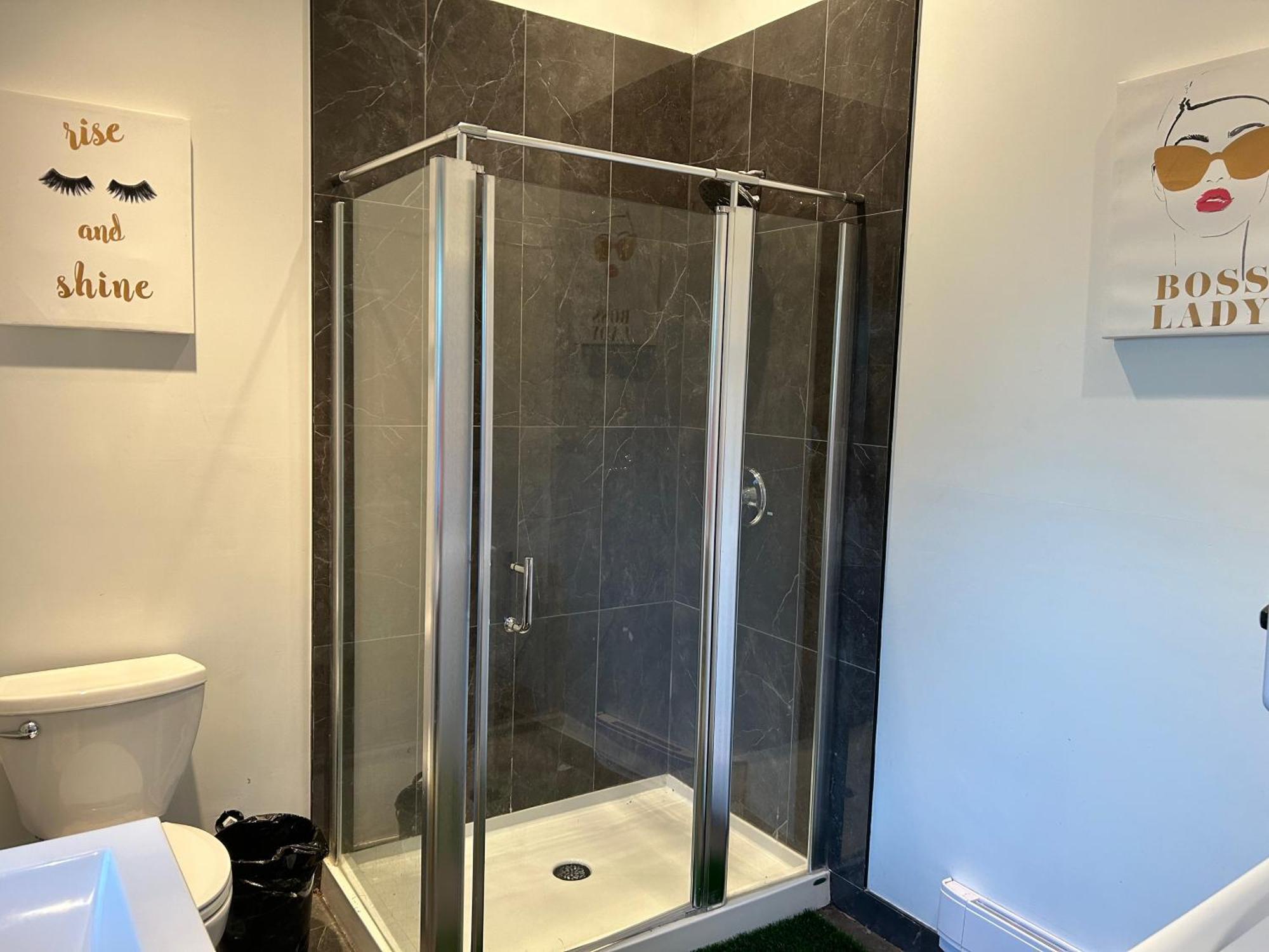 Seymour Private Bedroom, Ensuite Bathroom With Shared Pool, Hot Tub With Views Норт-Ванкувер Екстер'єр фото