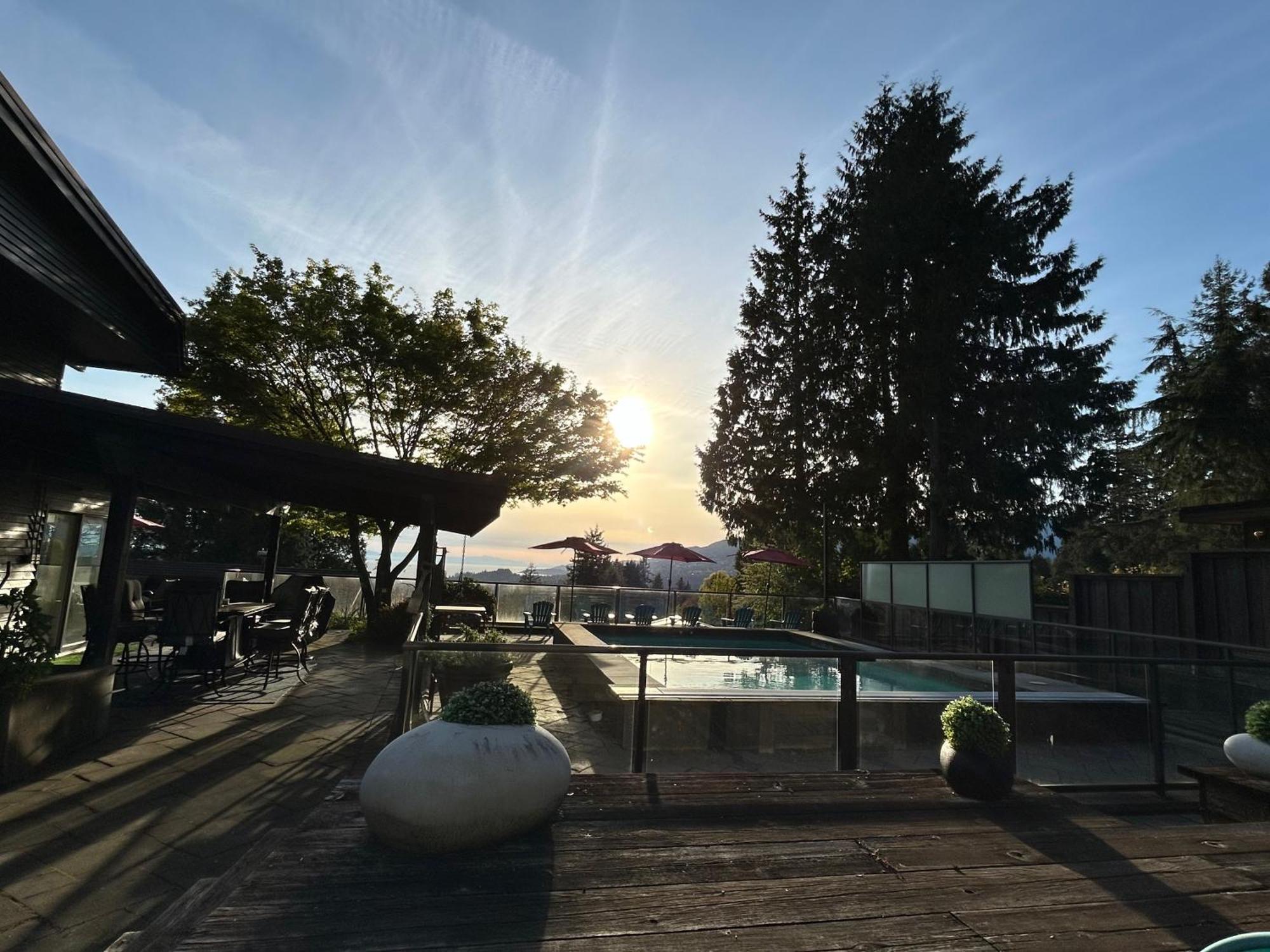 Seymour Private Bedroom, Ensuite Bathroom With Shared Pool, Hot Tub With Views Норт-Ванкувер Екстер'єр фото