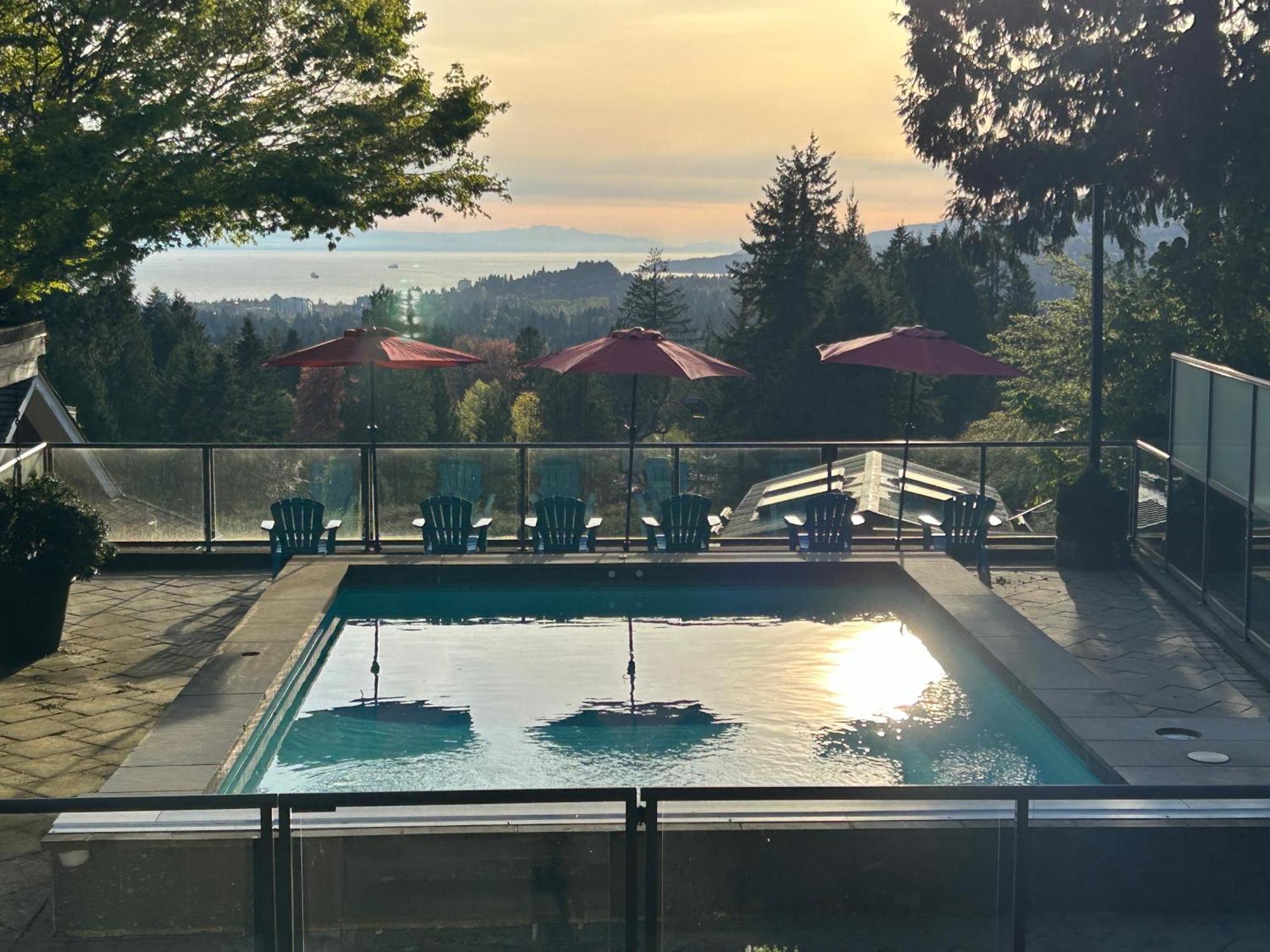 Seymour Private Bedroom, Ensuite Bathroom With Shared Pool, Hot Tub With Views Норт-Ванкувер Екстер'єр фото
