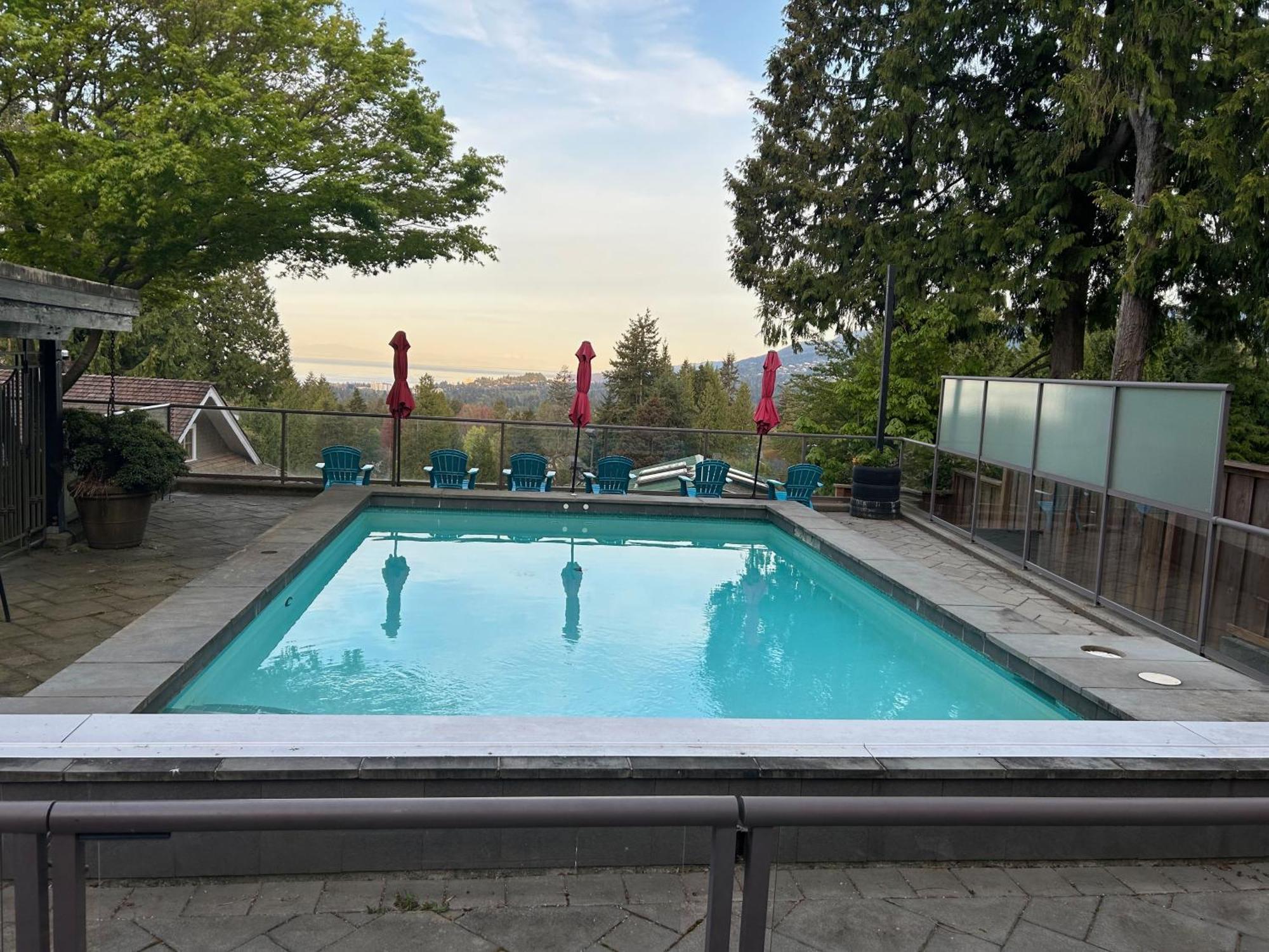 Seymour Private Bedroom, Ensuite Bathroom With Shared Pool, Hot Tub With Views Норт-Ванкувер Екстер'єр фото