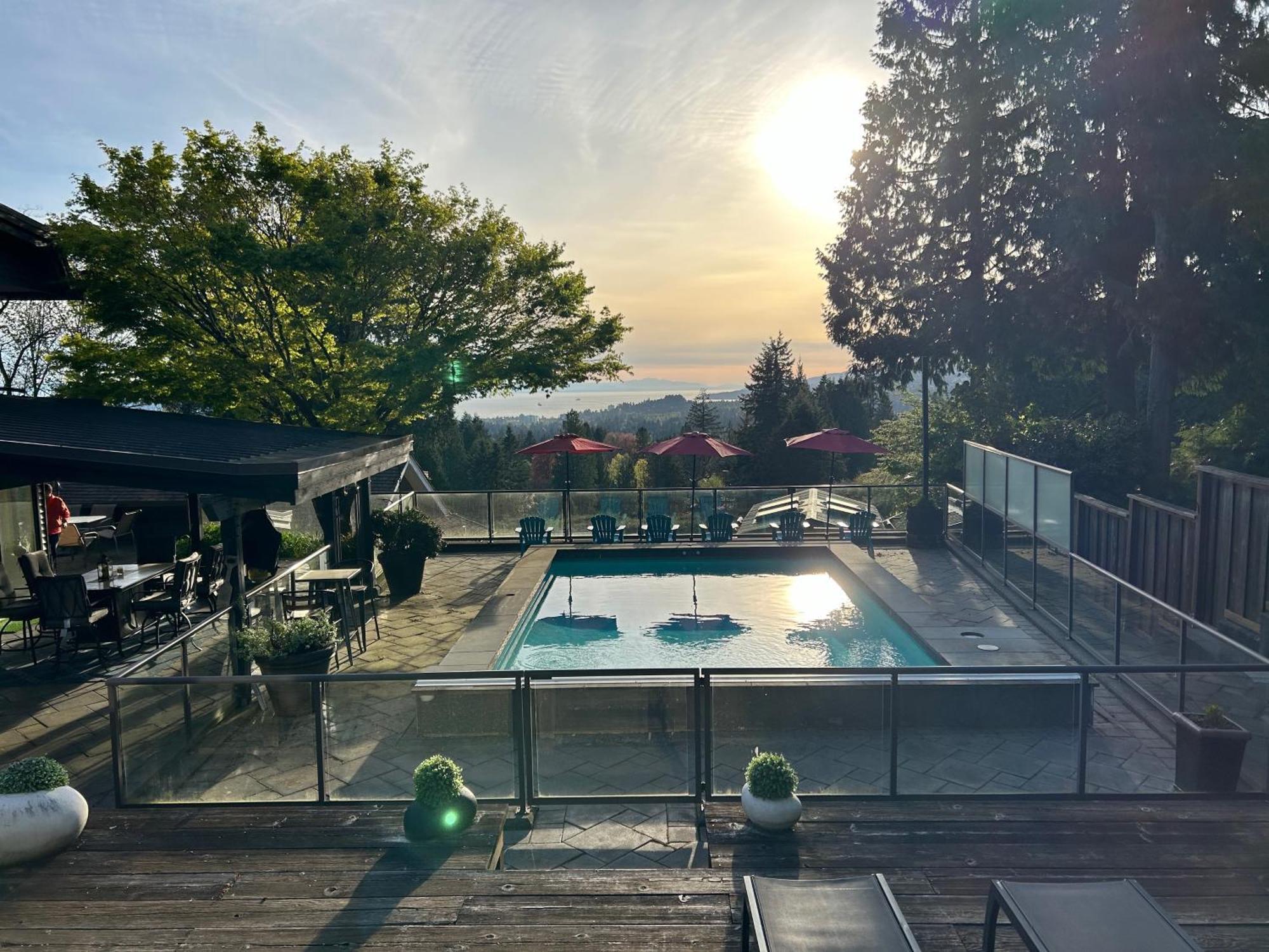 Seymour Private Bedroom, Ensuite Bathroom With Shared Pool, Hot Tub With Views Норт-Ванкувер Екстер'єр фото