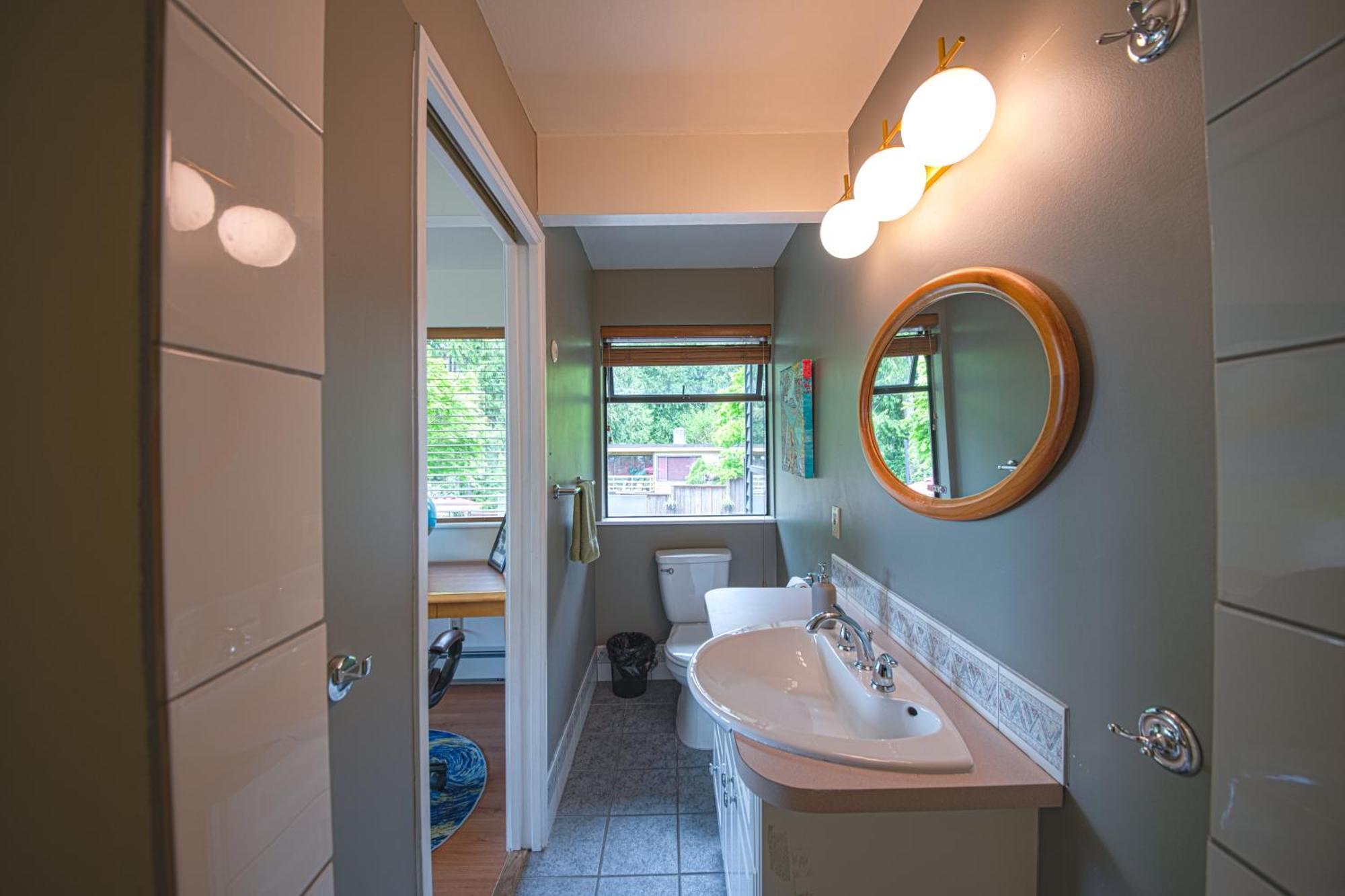 Seymour Private Bedroom, Ensuite Bathroom With Shared Pool, Hot Tub With Views Норт-Ванкувер Екстер'єр фото
