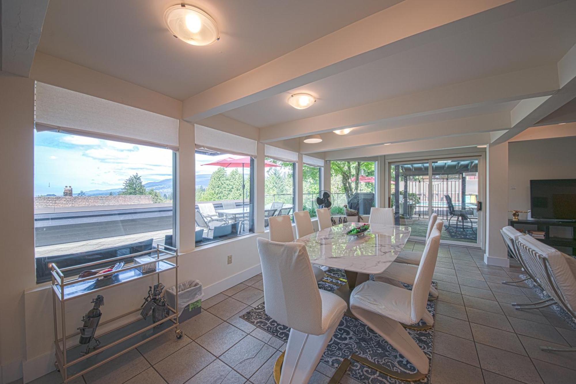 Seymour Private Bedroom, Ensuite Bathroom With Shared Pool, Hot Tub With Views Норт-Ванкувер Екстер'єр фото