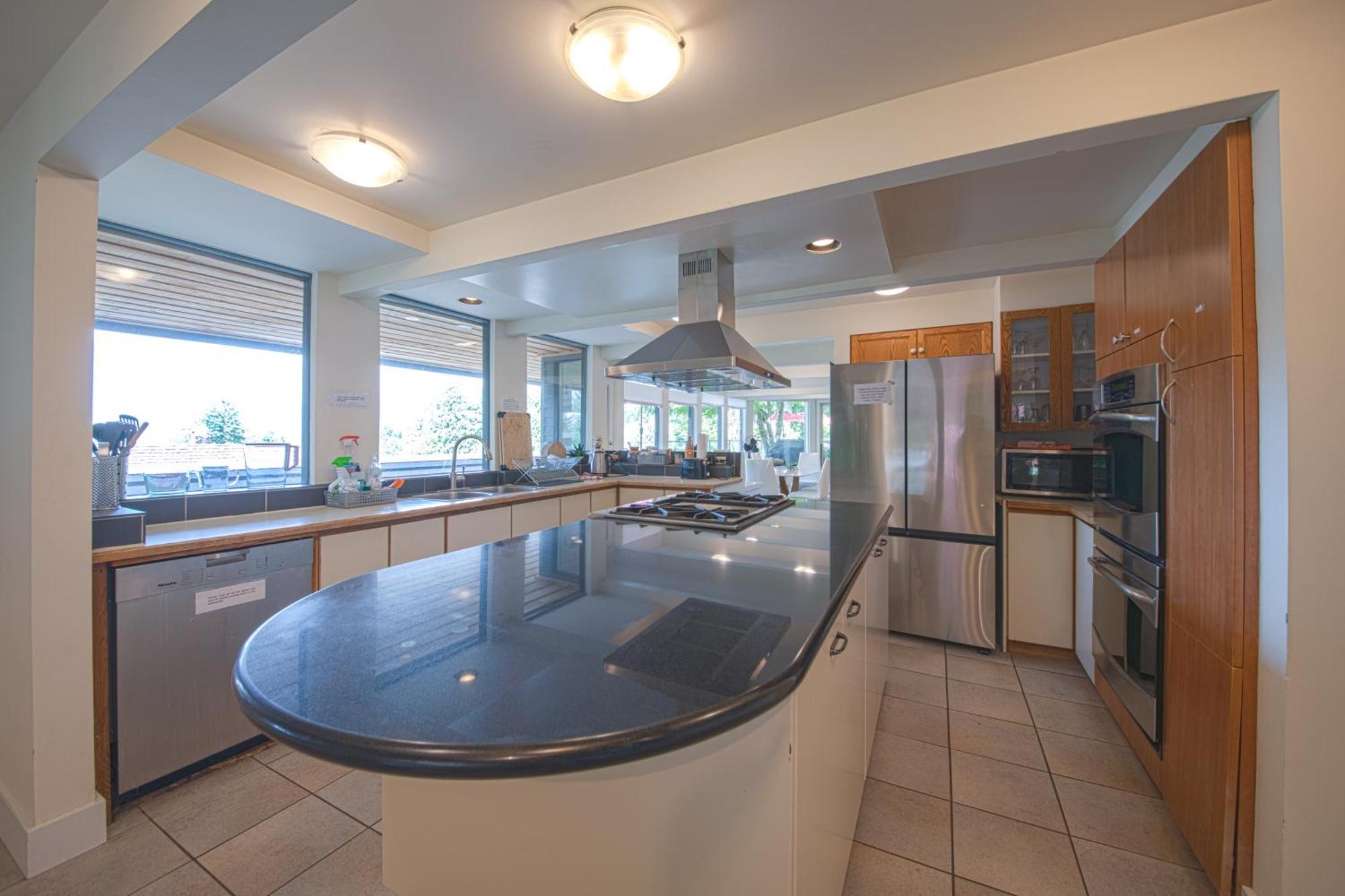 Seymour Private Bedroom, Ensuite Bathroom With Shared Pool, Hot Tub With Views Норт-Ванкувер Екстер'єр фото