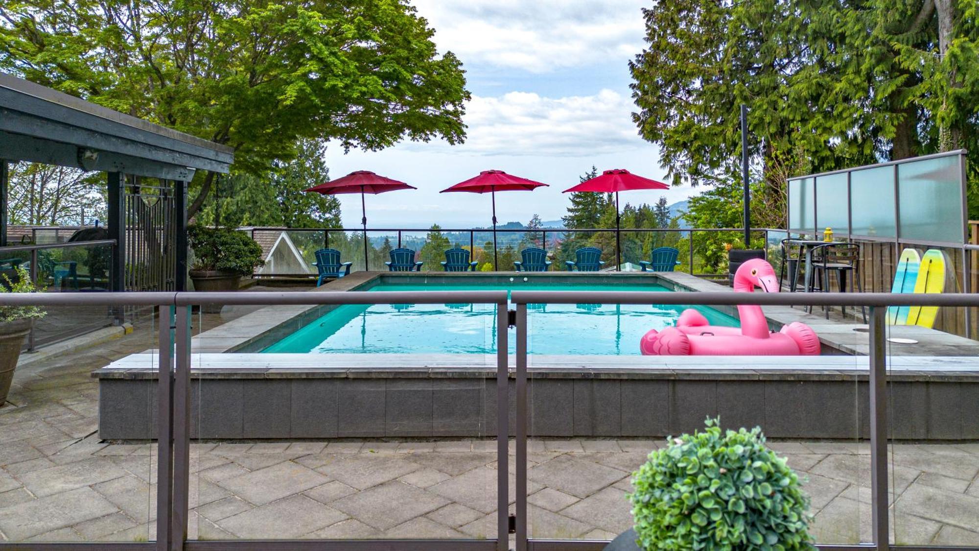 Seymour Private Bedroom, Ensuite Bathroom With Shared Pool, Hot Tub With Views Норт-Ванкувер Екстер'єр фото